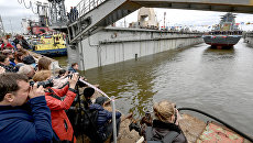 Церемония спуска на воду корвета Гремящий. Архивное фото Церемония спуска на воду корвета Гремящий. Архивное фото