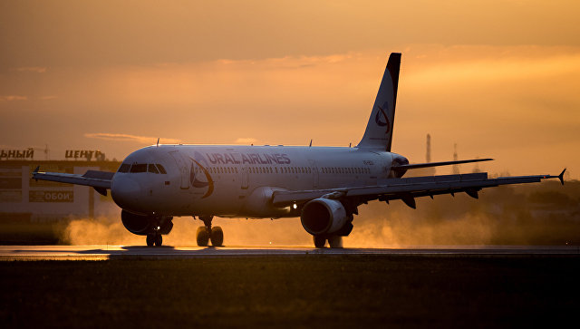 Самолет Airbus A321 авиакомпании Уральские авиалинии. Архивное фото