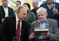 Президент РФ Владимир Путин и писатель Даниил Гранин Президент РФ Владимир Путин и писатель Даниил Гранин