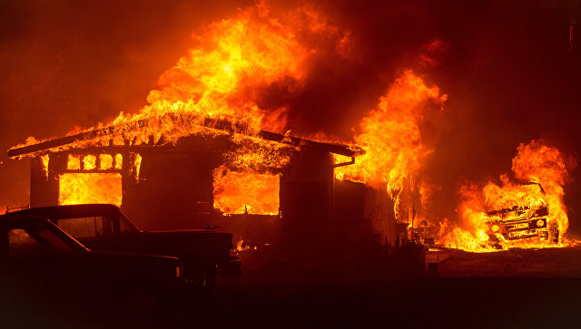 Из-за пожаров в Калифорнии эвакуированы тысячи человек