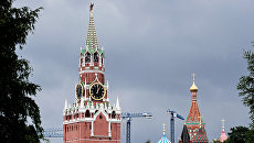 Вид на Спасскую башню Московского Кремля. Архивное фото Вид на Спасскую башню Московского Кремля. Архивное фото