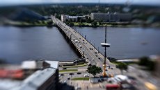 Каменный мост через реку Даугаву в Риге. Архивное фото Каменный мост через реку Даугаву в Риге. Архивное фото