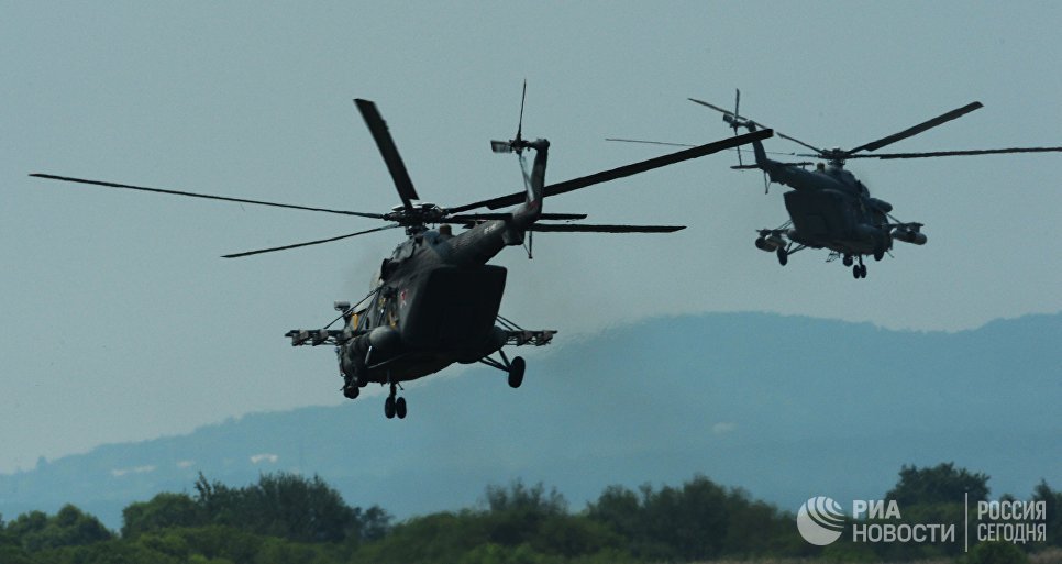Вертолеты Ми-8 АМТШ во время учений отдельного вертолетного полка на аэродроме Черниговка в Приморском крае Вертолеты Ми-8 АМТШ во время учений отдельного вертолетного полка на аэродроме Черниговка в Приморском крае