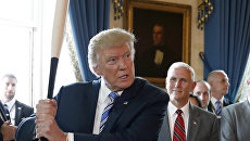 Президент США Дональд Трамп во время выставки Сделано в Америке в Белом доме. 17 июля 2017 Президент США Дональд Трамп во время выставки Сделано в Америке в Белом доме. 17 июля 2017
