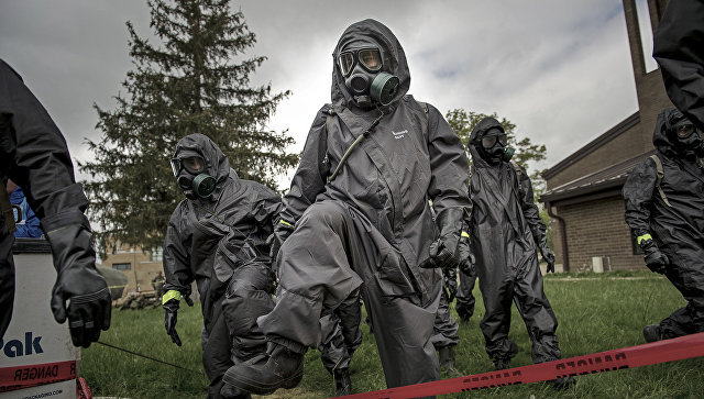 Военнослужащие химико-биологического подразделения армии США во время учений. Архивное фото