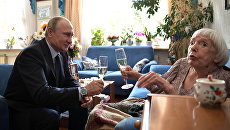 Владимир Путин поздравляет с 90-летием правозащитника Людмилу Алексееву. 20 июля 2017 Владимир Путин поздравляет с 90-летием правозащитника Людмилу Алексееву. 20 июля 2017