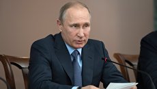 Владимир Путин в ходе рабочей поездки в Йошкар-Олу во время заседания Совета по межнациональным отношениям. 20 июля 2017 Владимир Путин в ходе рабочей поездки в Йошкар-Олу во время заседания Совета по межнациональным отношениям. 20 июля 2017
