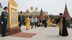 Крестный ход в Москве к памятнику князя Владимира в День крещения Руси Крестный ход в Москве к памятнику князя Владимира в День крещения Руси