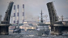 Во время главного военно-морского парада в честь Дня Военно-Морского Флота России в Санкт-Петербурге. 30 июля 2017 Во время главного военно-морского парада в честь Дня Военно-Морского Флота России в Санкт-Петербурге. 30 июля 2017