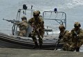Высадка бойцов морского спецназа во время парада кораблей и военно-спортивного праздника по случаю празднования Дня Военно-морского флота России во Владивостоке. 30 июля 2017 Высадка бойцов морского спецназа во время парада кораблей и военно-спортивного праздника по случаю празднования Дня Военно-морского флота России во Владивостоке. 30 июля 2017