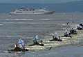 Высадка морского десанта на БТР-80 во время парада кораблей по случаю празднования Дня Военно-морского флота России во Владивостоке. 30 июля 2017 Высадка морского десанта на БТР-80 во время парада кораблей по случаю празднования Дня Военно-морского флота России во Владивостоке. 30 июля 2017