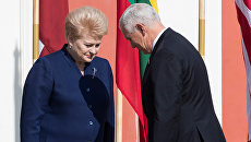 Президент Литвы Даля Грибаускайте и вице-президент США Майк Пенс во время встречи в Эстонии Президент Литвы Даля Грибаускайте и вице-президент США Майк Пенс во время встречи в Эстонии