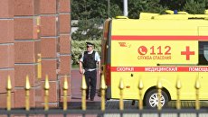 Автомобиль скорой медицинской помощи у здания Московского областного суда, в котором произошла перестрелка. 1 августа 2017 Автомобиль скорой медицинской помощи у здания Московского областного суда, в котором произошла перестрелка. 1 августа 2017
