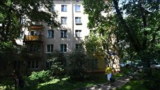 Пятиэтажный жилой дом в Москве, включенный в программу реновации. Архивное фото Пятиэтажный жилой дом в Москве, включенный в программу реновации. Архивное фото