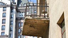 Балкон четырехэтажного жилого дома в Панфиловском переулке в Москве, включенного в программу реновации Балкон четырехэтажного жилого дома в Панфиловском переулке в Москве, включенного в программу реновации