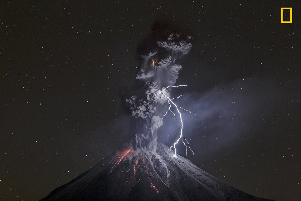 Работа фотографа Sergio Tapiro Velasco The power of nature, получившая Гран-при и 1-е место в категории Природа в фотоконкурсе 2017 National Geographic Travel Photographer of the Year Работа фотографа Sergio Tapiro Velasco The power of nature, получившая Гран-при и 1-е место в категории Природа в фотоконкурсе 2017 National Geographic Travel Photographer of the Year