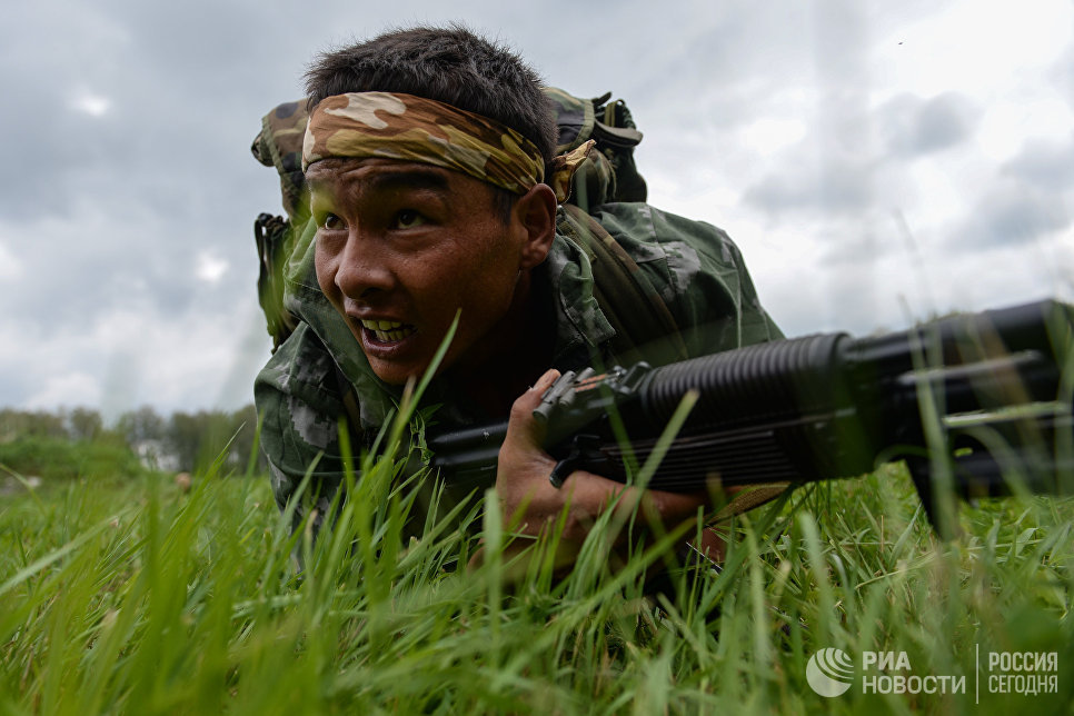 Военнослужащие вооруженных сил Казахстана на финише пятого этапа Выход разведывательного соединения в район сбора после выполнения задачи на международном конкурсе Отличники войсковой разведки Международных армейских игр Военнослужащие вооруженных сил Казахстана на финише пятого этапа Выход разведывательного соединения в район сбора после выполнения задачи на международном конкурсе Отличники войсковой разведки Международных армейских игр