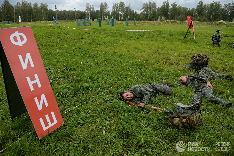 Военнослужащие вооруженных сил Казахстана на финише пятого этапа Выход разведывательного соединения в район сбора после выполнения задачи на международном конкурсе Отличники войсковой разведки Международных армейских игр Военнослужащие вооруженных сил Казахстана на финише пятого этапа Выход разведывательного соединения в район сбора после выполнения задачи на международном конкурсе Отличники войсковой разведки Международных армейских игр