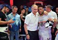 Владимир Путин фотографируется с 4-кратным чемпионом Бразилии по кикбоксингу, чемпионом Бразилии по боксу Луисом Сержио Мело Джуниором на Международном турнире по профессиональному боевому самбо Плотформа S-70 Владимир Путин фотографируется с 4-кратным чемпионом Бразилии по кикбоксингу, чемпионом Бразилии по боксу Луисом Сержио Мело Джуниором на Международном турнире по профессиональному боевому самбо Плотформа S-70