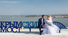 Скамейка с официальным логотипом Крымского моста в Керчи Скамейка с официальным логотипом Крымского моста в Керчи