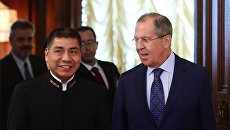 Глава МИД Боливии Фернандо Уанакуни Мамани и министр иностранных дел РФ Сергей Лавров. 16 августа 2017 Глава МИД Боливии Фернандо Уанакуни Мамани и министр иностранных дел РФ Сергей Лавров. 16 августа 2017