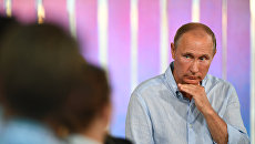 Владимир Путин общается с организаторами и участниками Всероссийского молодежного образовательного форума Таврида на Байкальской косе. 20 августа 2017 Владимир Путин общается с организаторами и участниками Всероссийского молодежного образовательного форума Таврида на Байкальской косе. 20 августа 2017