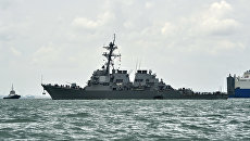 Эсминец ВМС США Джон Маккейн после столкновения с торговым судном. 21 августа 2017 Эсминец ВМС США Джон Маккейн после столкновения с торговым судном. 21 августа 2017