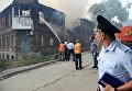 Сотрудники противопожарной службы МЧС России во время ликвидации пожара в Ростове-на-Дону Сотрудники противопожарной службы МЧС России во время ликвидации пожара в Ростове-на-Дону
