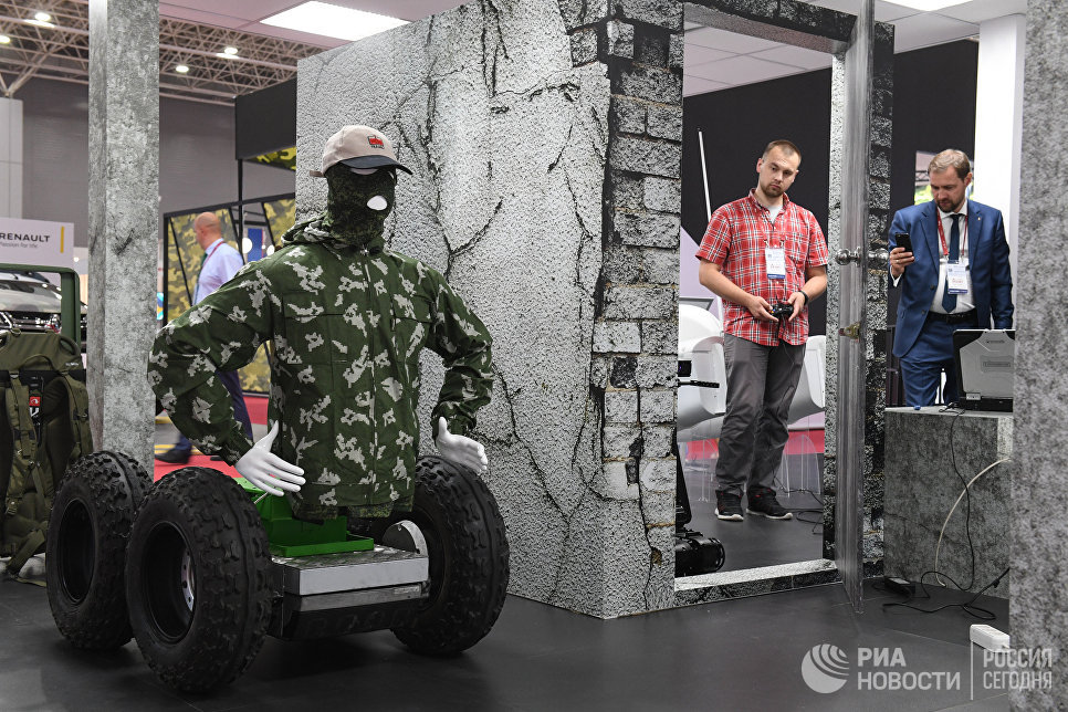 Прототип тактического тренажера Подвижная радиоуправляемая мишень на международном военно-техническом форуме Армия-2017 в Московской области Прототип тактического тренажера Подвижная радиоуправляемая мишень на международном военно-техническом форуме Армия-2017 в Московской области
