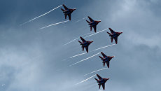 Выступление пилотажной группы ВКС России Стрижи на истребителях МиГ-29. Архив Выступление пилотажной группы ВКС России Стрижи на истребителях МиГ-29. Архив