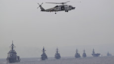 Вертолет SH-60 в бухте Сагами в Токио. Архивное фото Вертолет SH-60 в бухте Сагами в Токио. Архивное фото