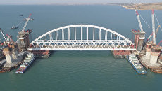 Буксиры доставили шеститонную арку крымского моста к месту установки на опоры Буксиры доставили шеститонную арку крымского моста к месту установки на опоры