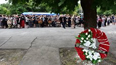 Участники траурных мероприятий 1-го сентября в Беслане Участники траурных мероприятий 1-го сентября в Беслане