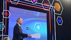 Президент РФ Владимир Путин выступает на всероссийском открытом уроке Россия, устремлённая в будущее в Ярославле. 1 сентября 2017 Президент РФ Владимир Путин выступает на всероссийском открытом уроке Россия, устремлённая в будущее в Ярославле. 1 сентября 2017