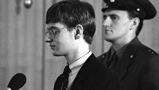 Суд над западногерманским пилотом Матиасом Рустом, нарушившим 28 мая 1987 года воздушное пространство СССР и приземлившимся на своем самолете на Красной площади Суд над западногерманским пилотом Матиасом Рустом, нарушившим 28 мая 1987 года воздушное пространство СССР и приземлившимся на своем самолете на Красной площади