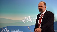 Министр строительства и жилищно-коммунального хозяйства РФ Михаил Мень на Восточном экономическом форуме во Владивостоке. 6 сентября 2017 Министр строительства и жилищно-коммунального хозяйства РФ Михаил Мень на Восточном экономическом форуме во Владивостоке. 6 сентября 2017