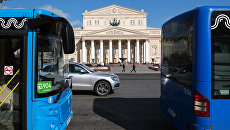 Автобусы в центре Москвы. Архивное фото Автобусы в центре Москвы. Архивное фото