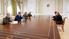 Начальник Генерального штаба Вооруженных сил РФ Валерий Герасимов во время встречи с президентом Азербайджана Ильхамом Алиевым. 7 сентября 2017 Начальник Генерального штаба Вооруженных сил РФ Валерий Герасимов во время встречи с президентом Азербайджана Ильхамом Алиевым. 7 сентября 2017