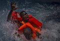 Работа фотографа из Великобритании Mathieu Willcocks Mediterranean Migration в категории Фотожурналистика, вошедшая в шорт-лист Felix Schoeller Photo Award 2017 Работа фотографа из Великобритании Mathieu Willcocks Mediterranean Migration в категории Фотожурналистика, вошедшая в шорт-лист Felix Schoeller Photo Award 2017