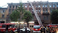Тушение пожара в жилом доме в центре Санкт-Петербурга. 13 сентября 2017 Тушение пожара в жилом доме в центре Санкт-Петербурга. 13 сентября 2017
