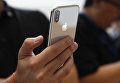 Тестирование нового телефона iPhone X в штаб-квартире Apple в Купертино Тестирование нового телефона iPhone X в штаб-квартире Apple в Купертино