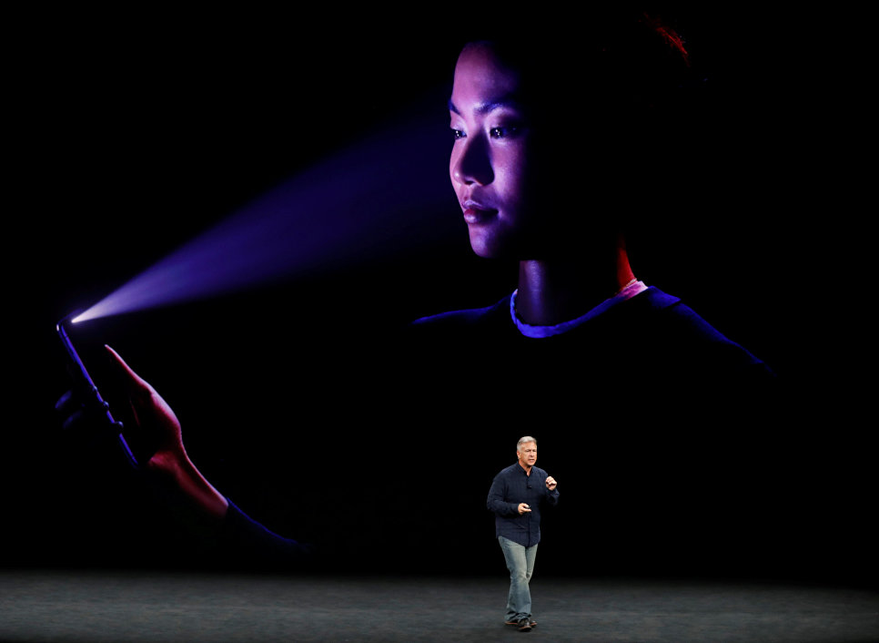 Старший вице-президент по международному маркетингу Apple Филипп Шиллер на презентации новых продуктов в штаб-квартире Apple в Купертино Старший вице-президент по международному маркетингу Apple Филипп Шиллер на презентации новых продуктов в штаб-квартире Apple в Купертино