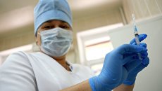 Во время процедуры вакцинации против гриппа. Архивное фото Во время процедуры вакцинации против гриппа. Архивное фото