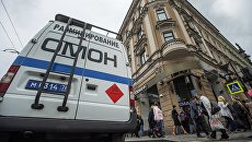 Автомашина правоохранительных органов в центре Санкт-Петербурга. Архивное фото Автомашина правоохранительных органов в центре Санкт-Петербурга. Архивное фото