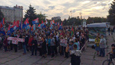 Жители Омска во время митинга за достойный труд. 17 сентября 2017 Жители Омска во время митинга за достойный труд. 17 сентября 2017