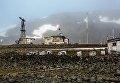 Будки для ездовых собак на полярной станции Бухта Тихая на острове Гукера архипелага Земля Франца-Иосифа. Будки для ездовых собак на полярной станции Бухта Тихая на острове Гукера архипелага Земля Франца-Иосифа.