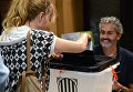 Голосование на избирательном участке в Барселоне во время референдума о независимости Каталонии. 1 октября 2017 Голосование на избирательном участке в Барселоне во время референдума о независимости Каталонии. 1 октября 2017