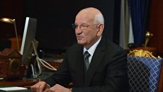 Губернатор Оренбургской области Юрий Берг во время встречи с председателем правительства РФ Дмитрием Медведевым. 3 октября 2017 Губернатор Оренбургской области Юрий Берг во время встречи с председателем правительства РФ Дмитрием Медведевым. 3 октября 2017
