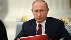 Президент РФ Владимир Путин на заседании Совета при президенте РФ по развитию физической культуры и спорта. 3 октября 2017 Президент РФ Владимир Путин на заседании Совета при президенте РФ по развитию физической культуры и спорта. 3 октября 2017