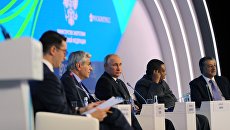 Владимир Путин выступает на пленарной сессии Энергия для глобального роста. 4 октября 2017 Владимир Путин выступает на пленарной сессии Энергия для глобального роста. 4 октября 2017